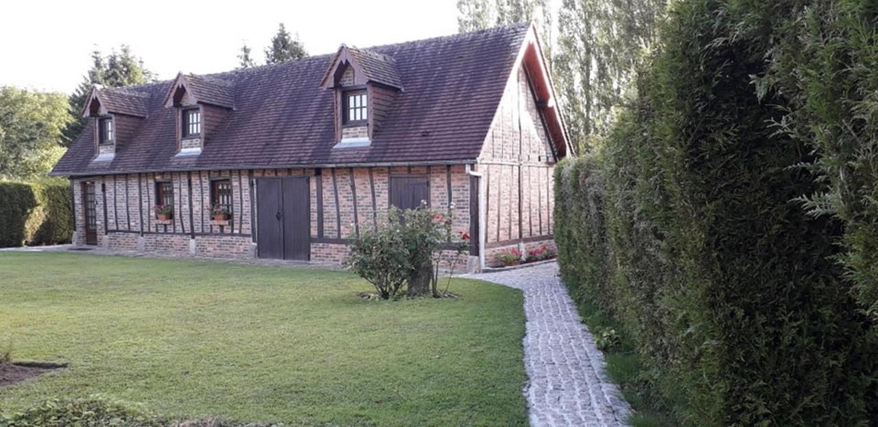 Le petit gîte de la Varenne Saint-Hellier Extérieur photo